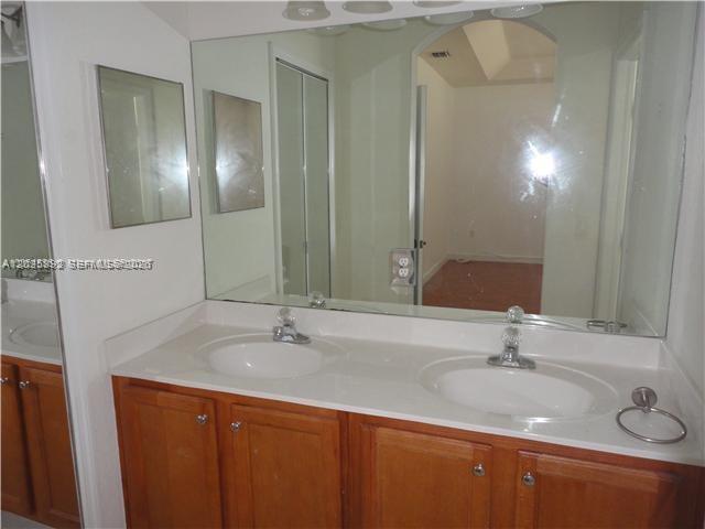 ISLANDS AT DORAL NORTHWES - Residential