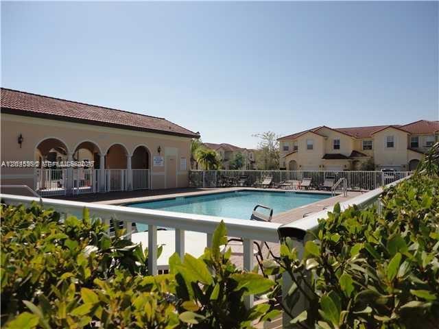 ISLANDS AT DORAL NORTHWES - Residential