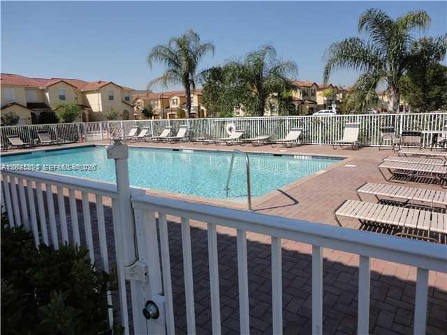 ISLANDS AT DORAL NORTHWES - Residential