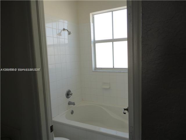 ISLANDS AT DORAL NORTHWES - Residential