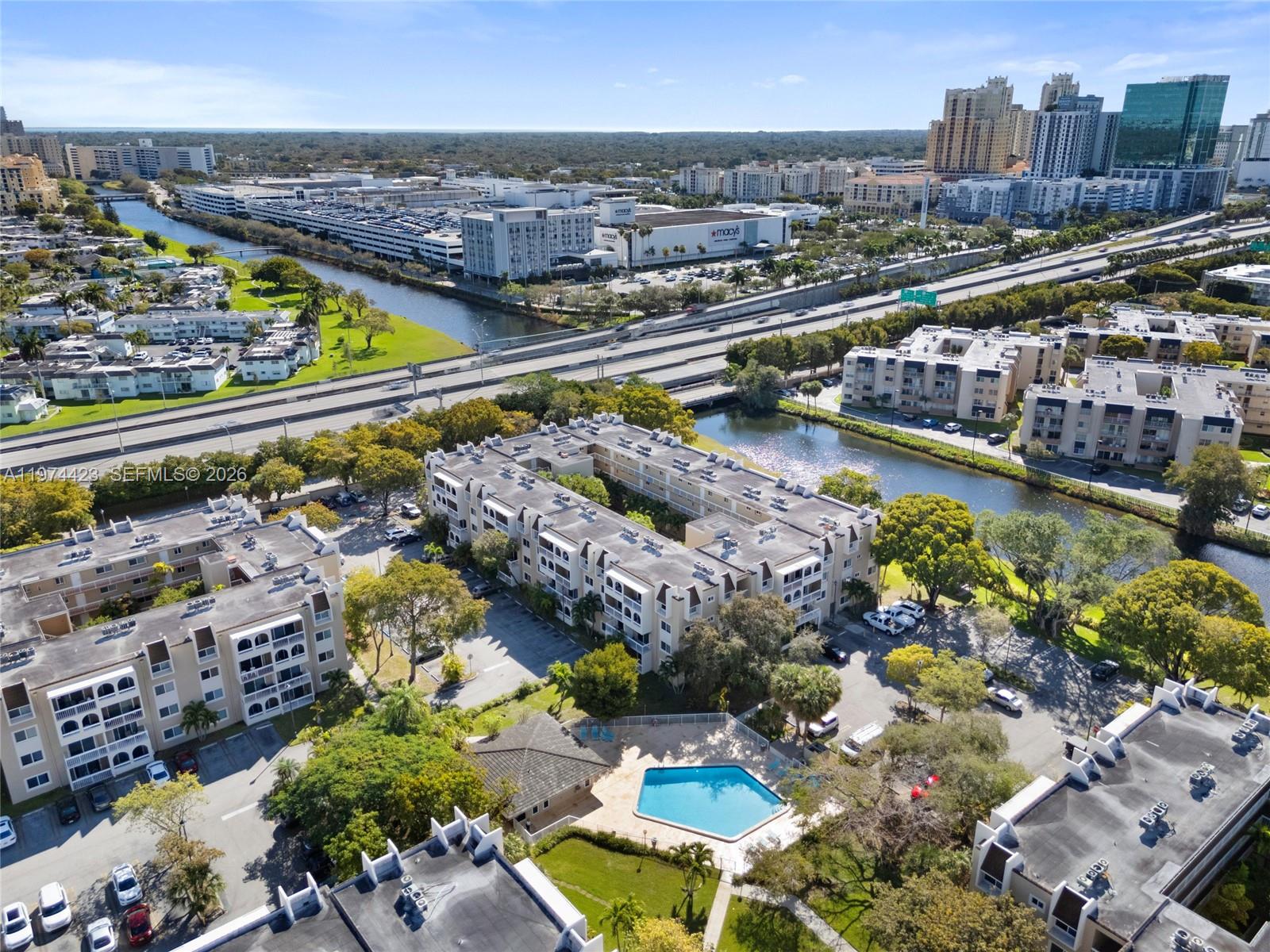 VILLAGE OF KINGS CREEK CO - Residential Lease