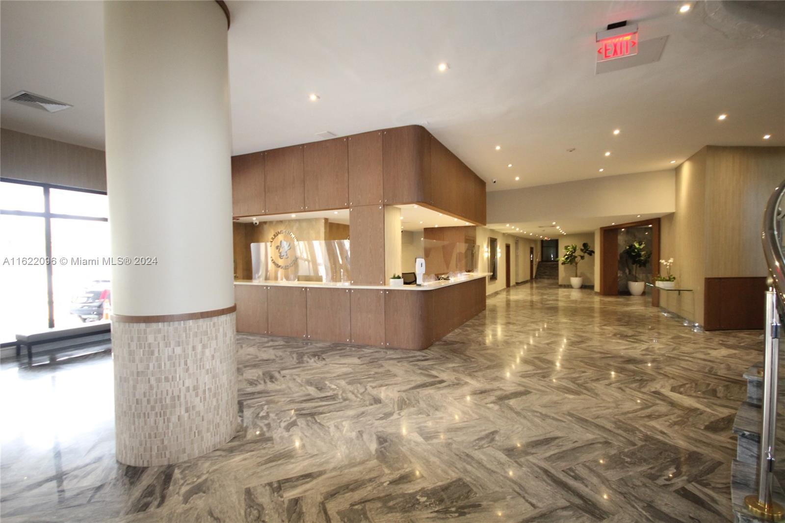 THE CARRIAGE HOUSE CONDO - Residential