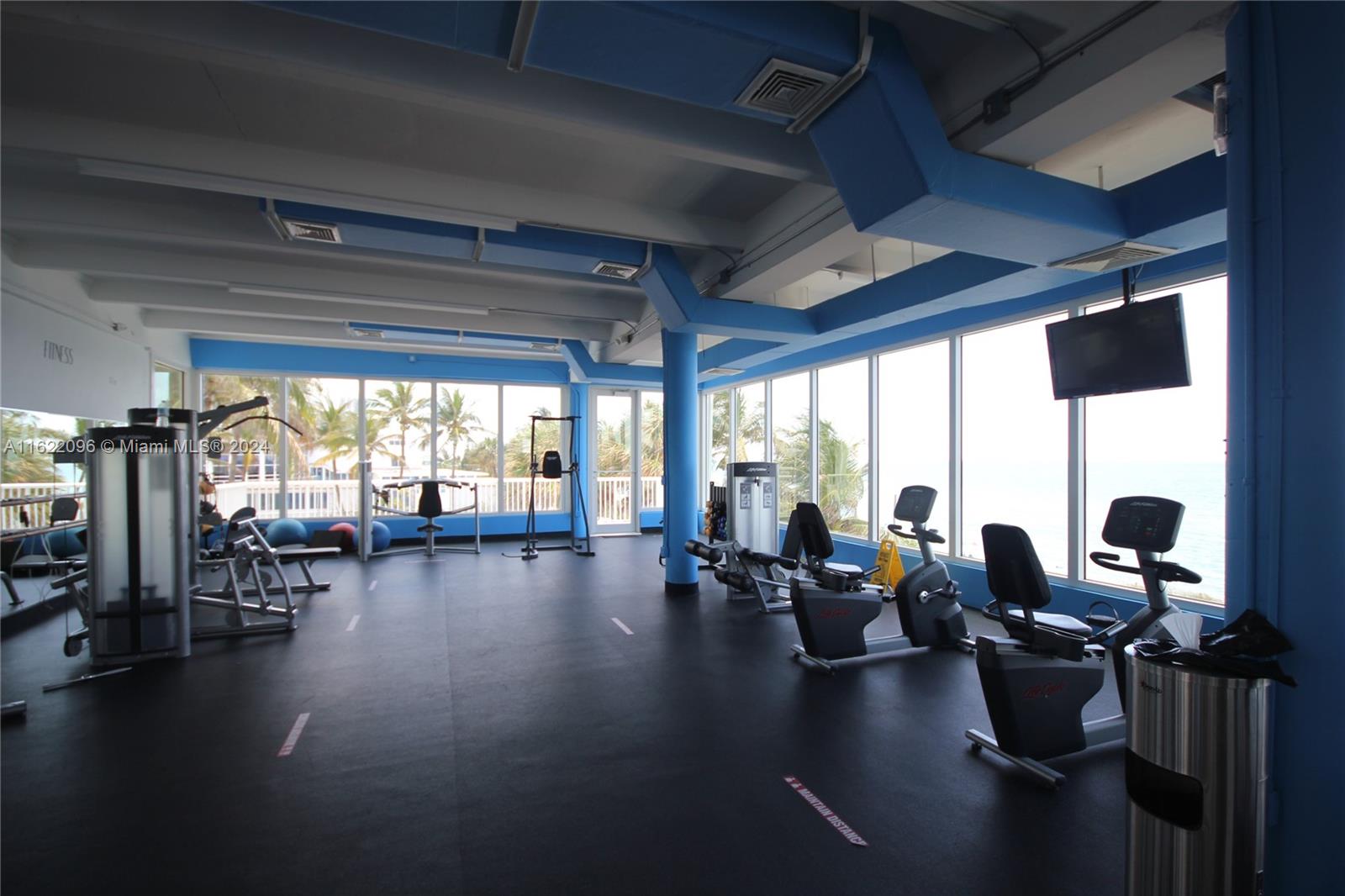 THE CARRIAGE HOUSE CONDO - Residential