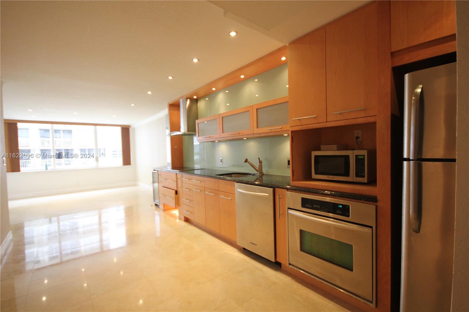 THE CARRIAGE HOUSE CONDO - Residential