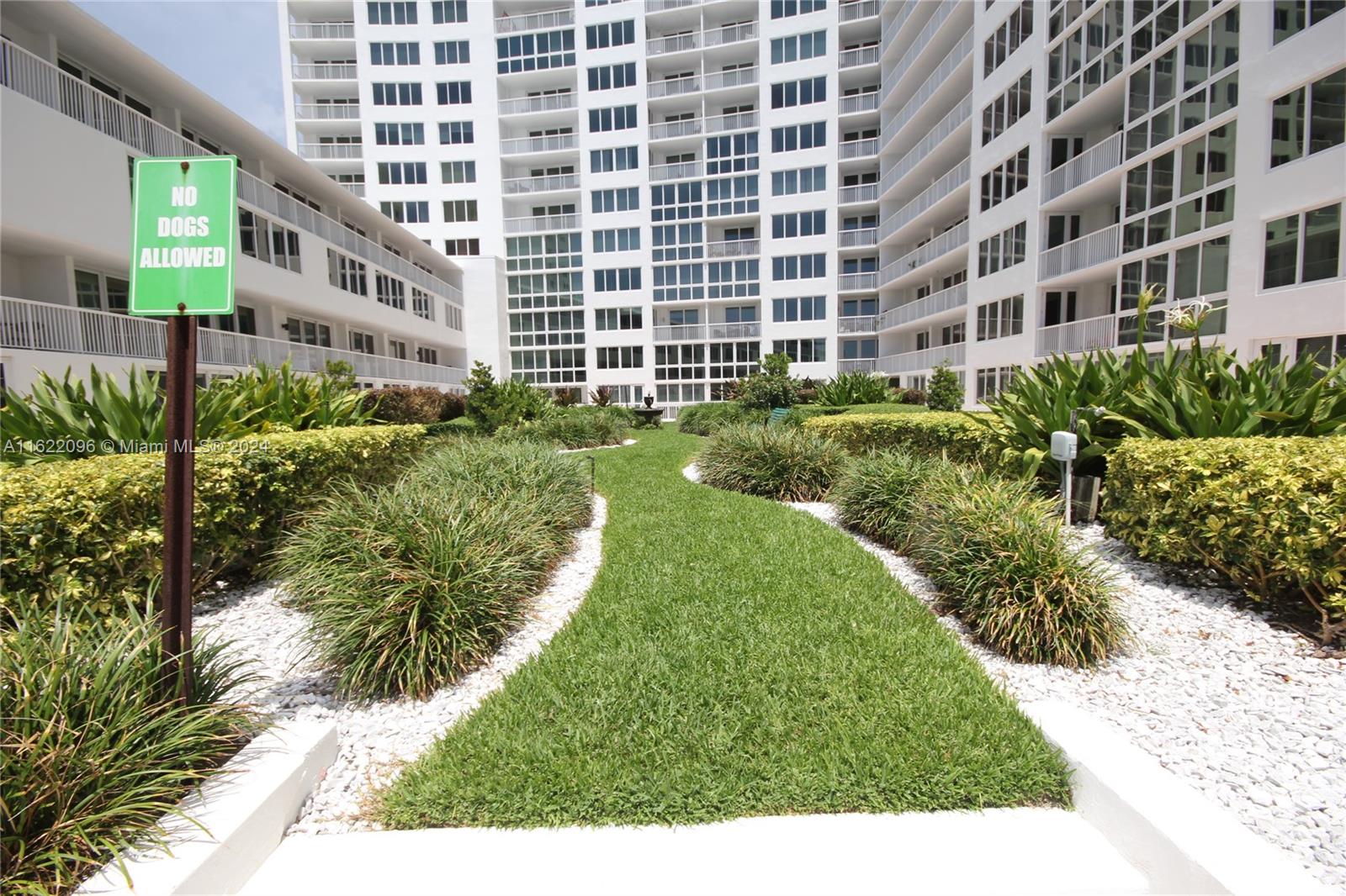 THE CARRIAGE HOUSE CONDO - Residential