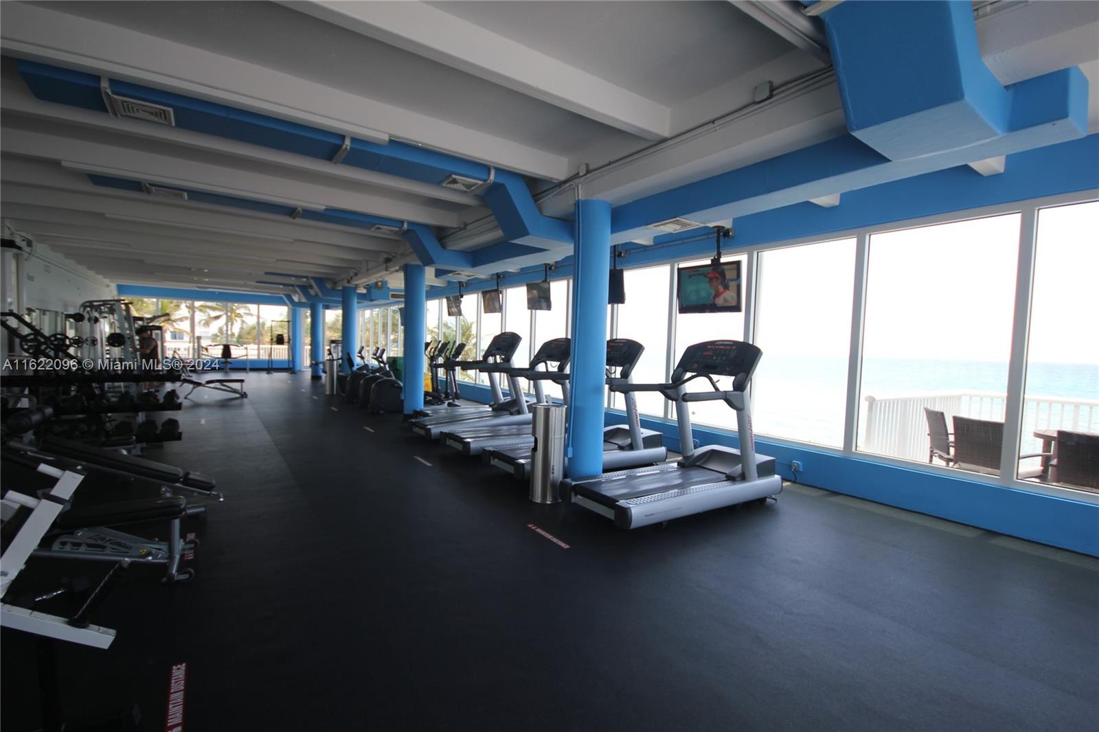 THE CARRIAGE HOUSE CONDO - Residential