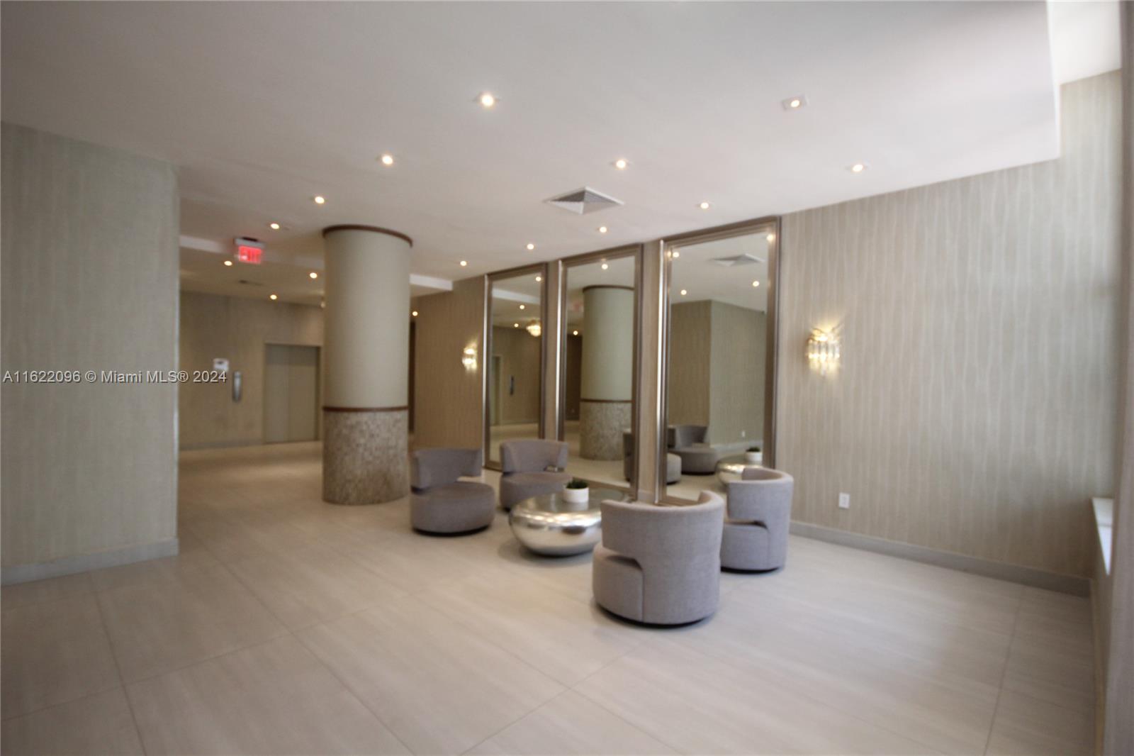 THE CARRIAGE HOUSE CONDO - Residential