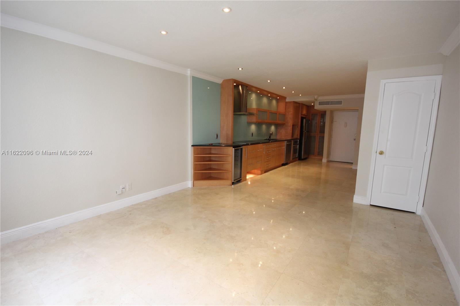THE CARRIAGE HOUSE CONDO - Residential