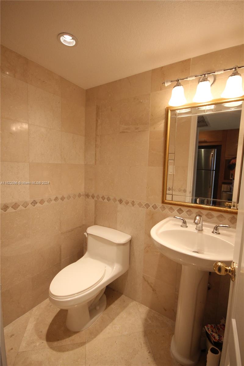 THE CARRIAGE HOUSE CONDO - Residential
