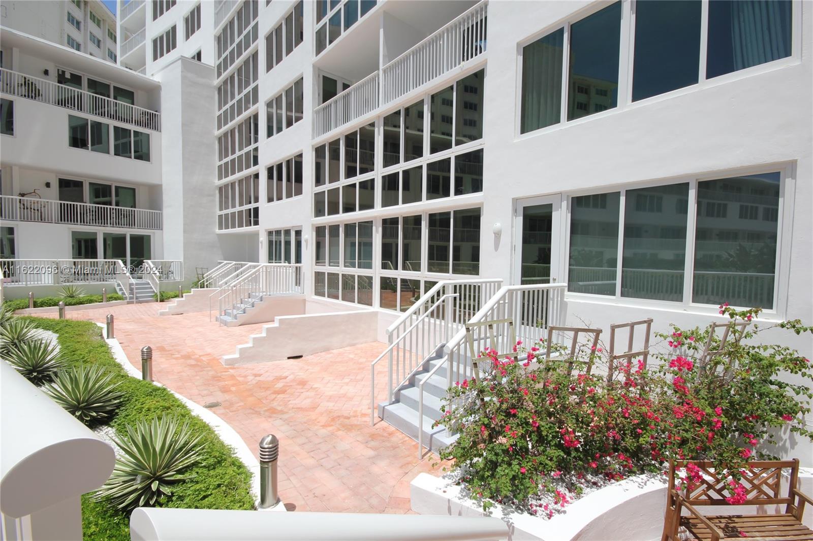 THE CARRIAGE HOUSE CONDO - Residential