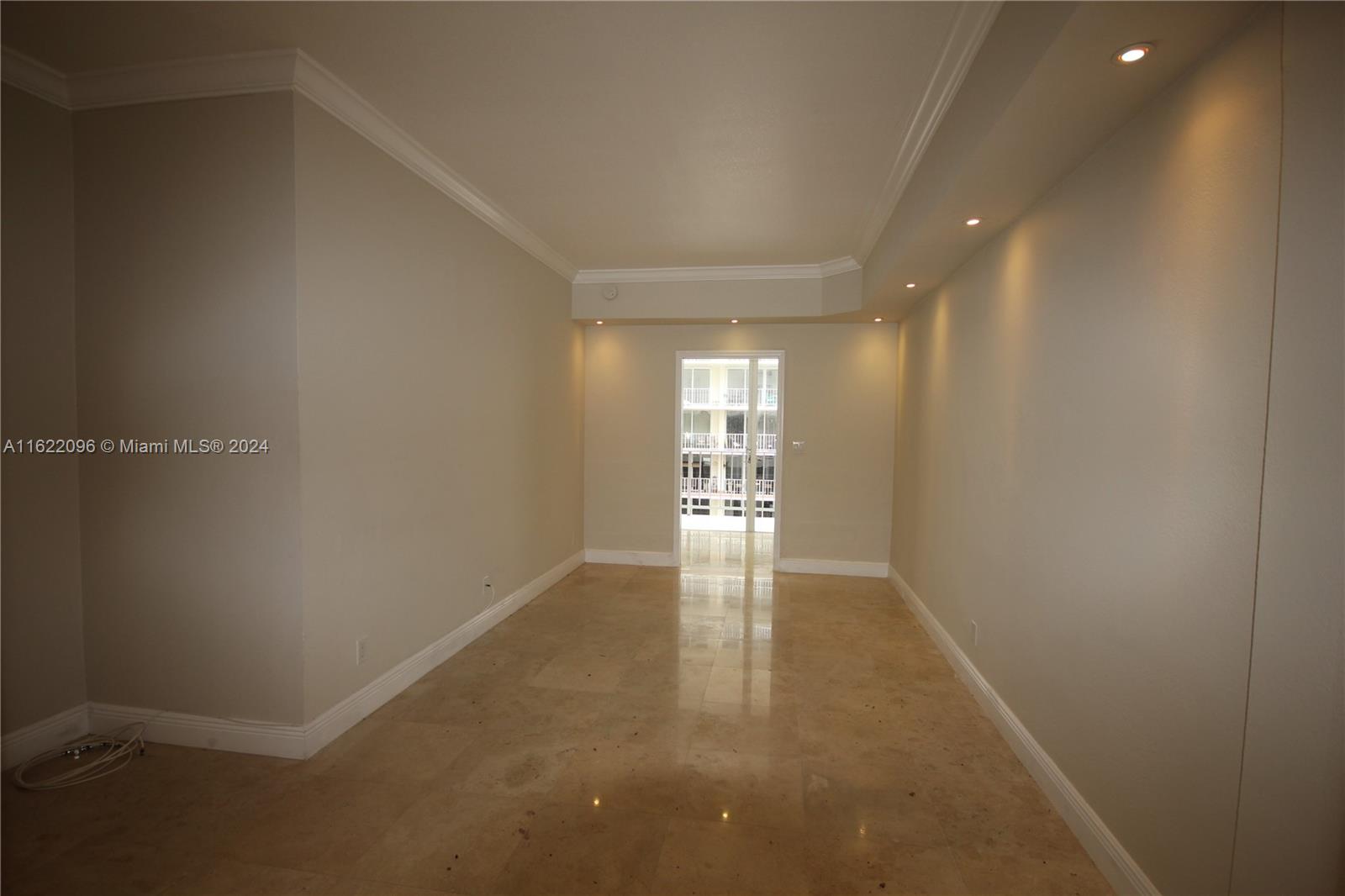 THE CARRIAGE HOUSE CONDO - Residential