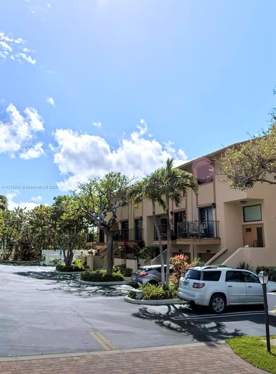 PALM-TOR TOWNHOUSES CONDO - Residential
