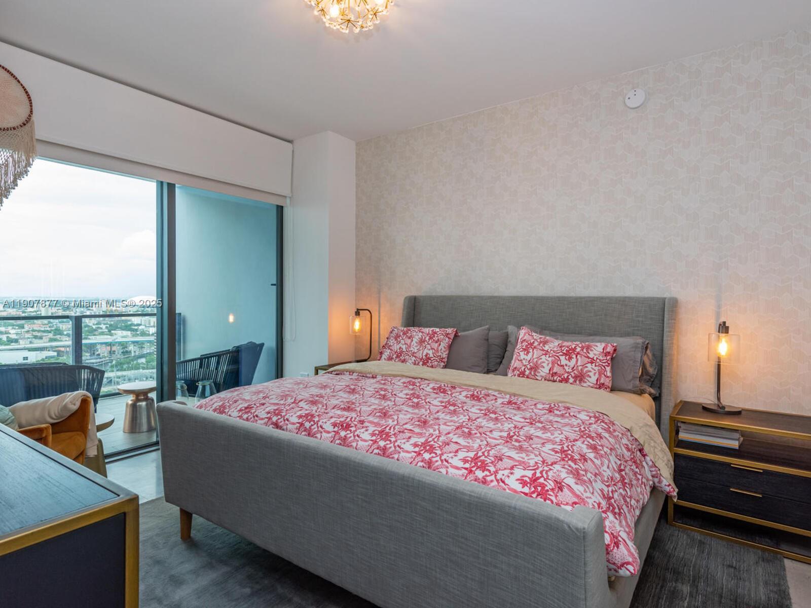 REACH CONDO - Residential