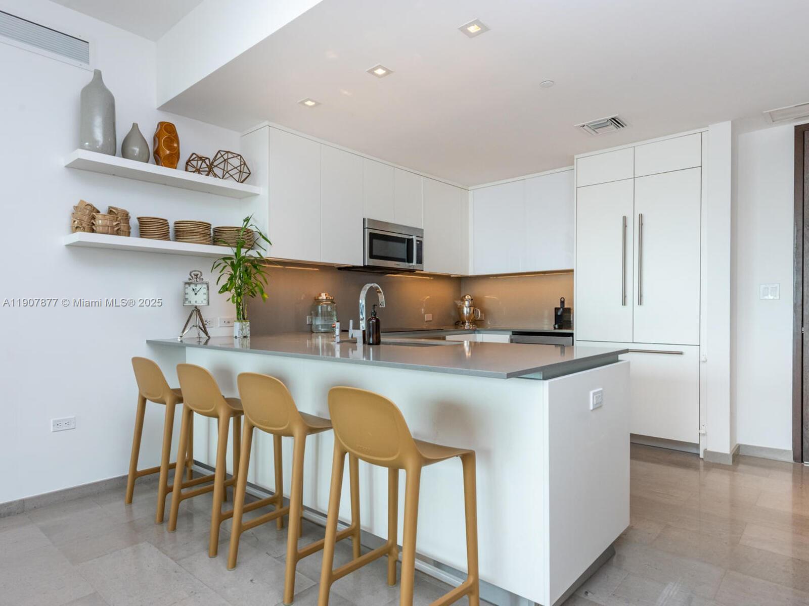 REACH CONDO - Residential