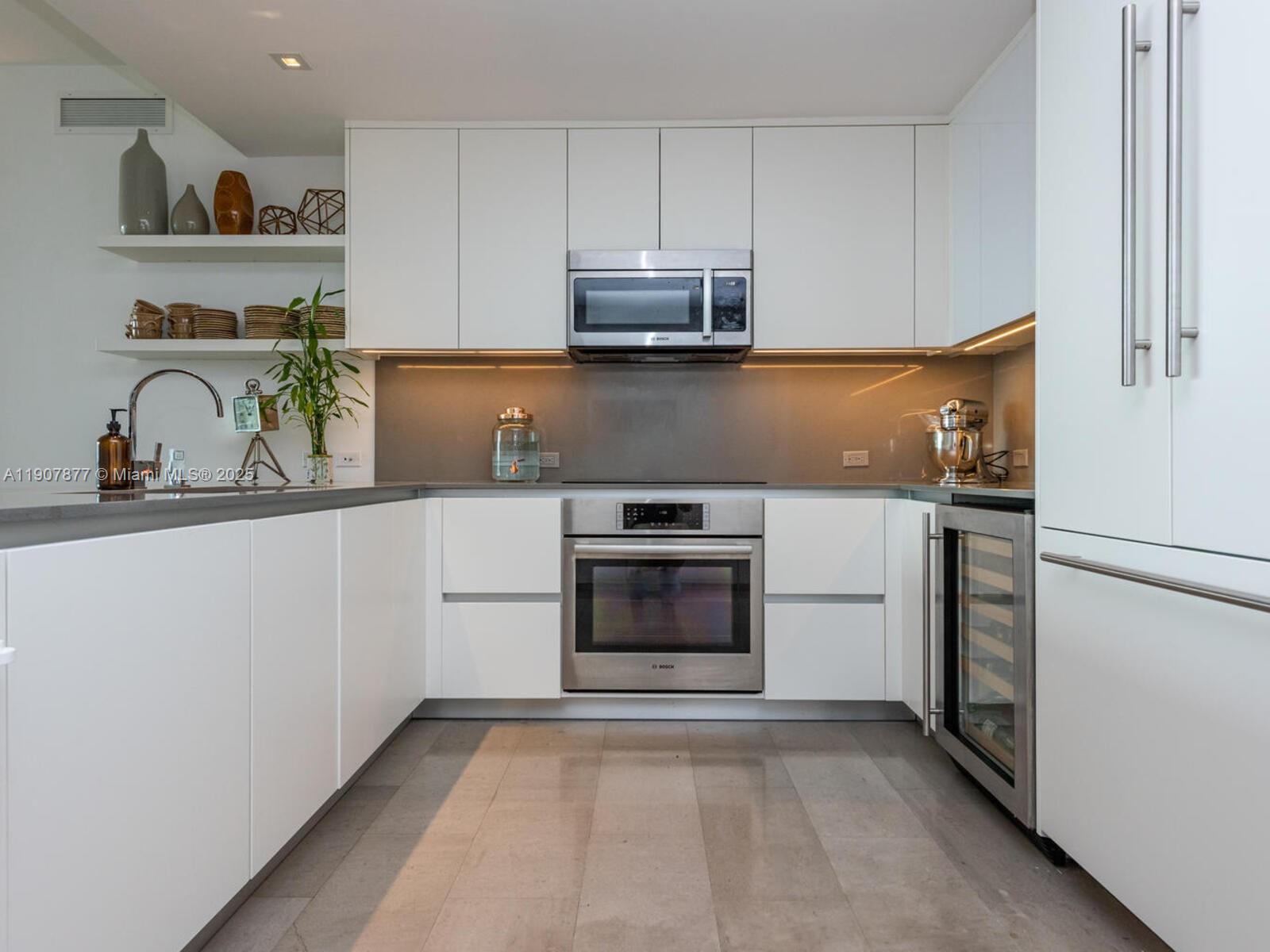 REACH CONDO - Residential