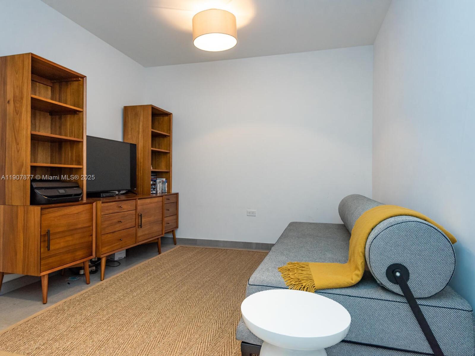 REACH CONDO - Residential