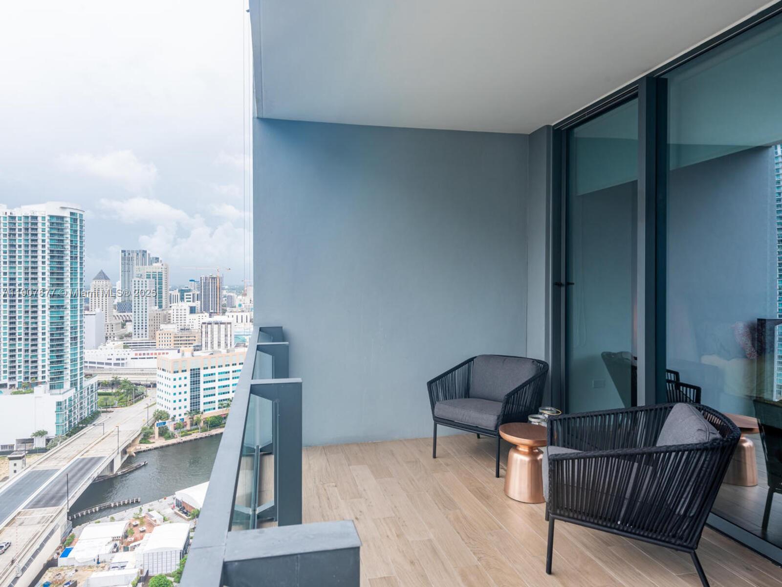 REACH CONDO - Residential