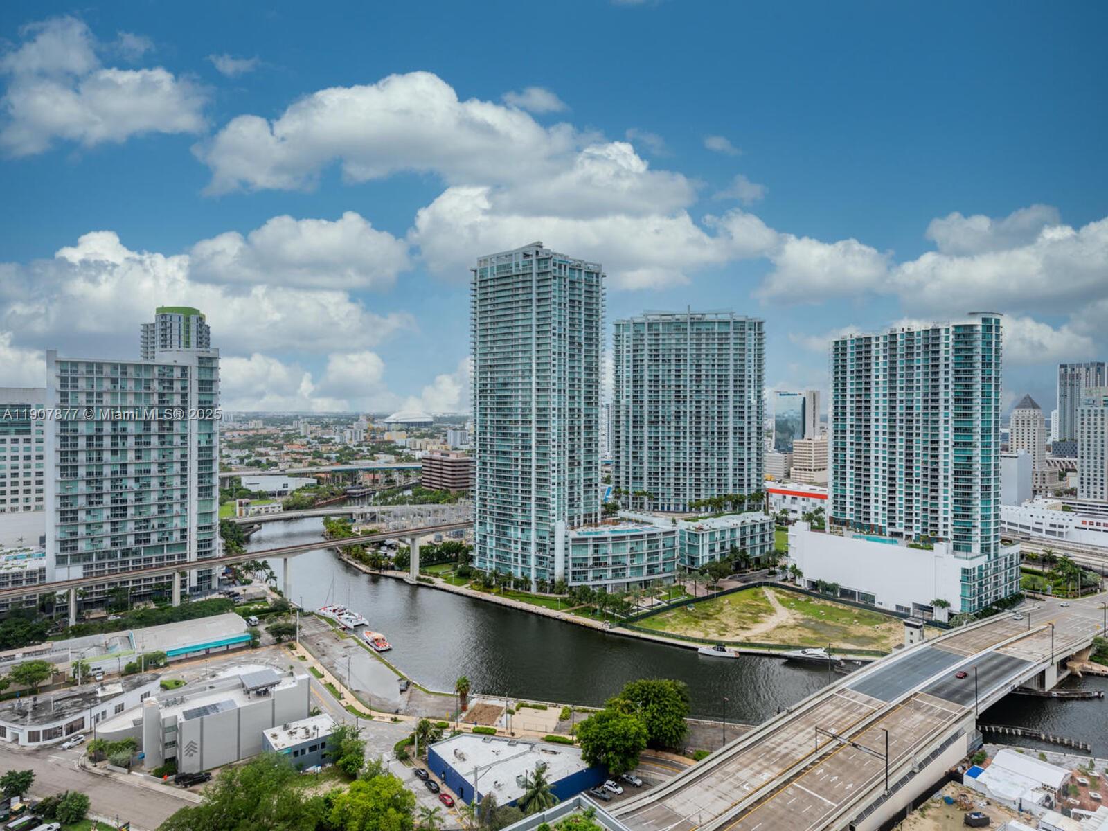 REACH CONDO - Residential