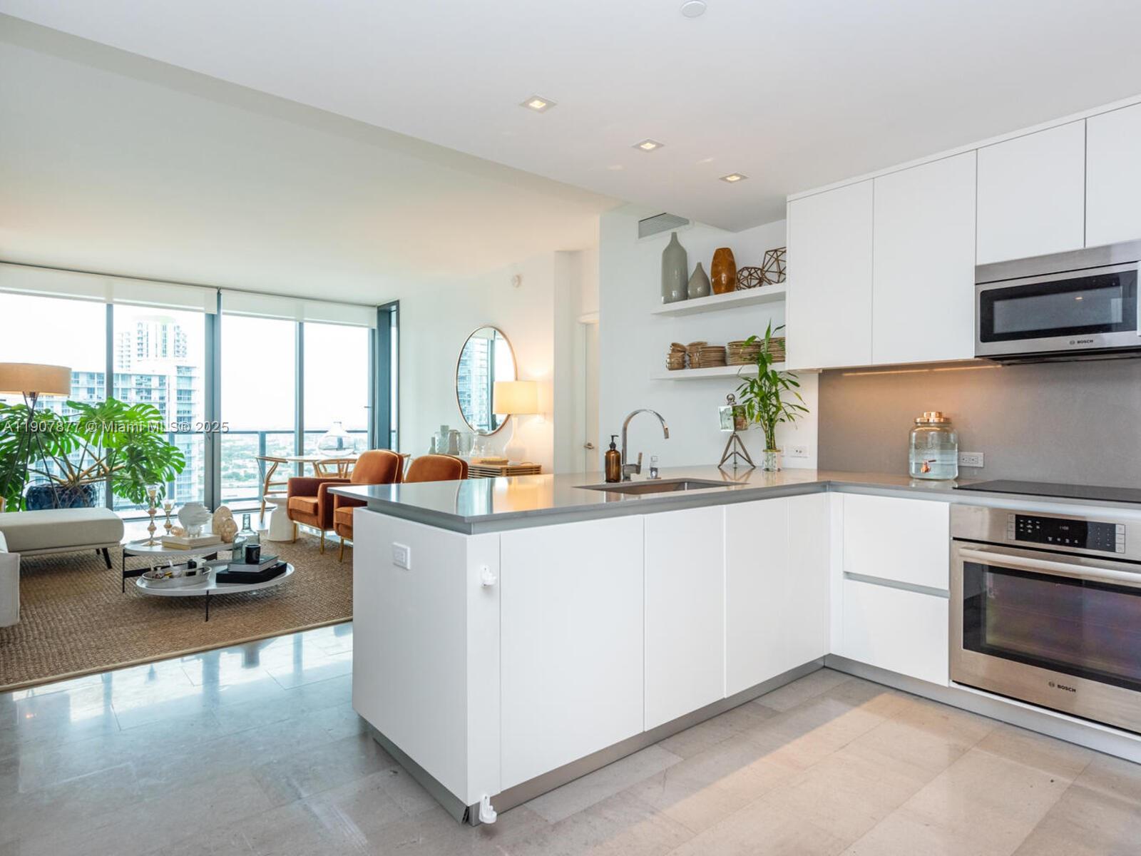 REACH CONDO - Residential