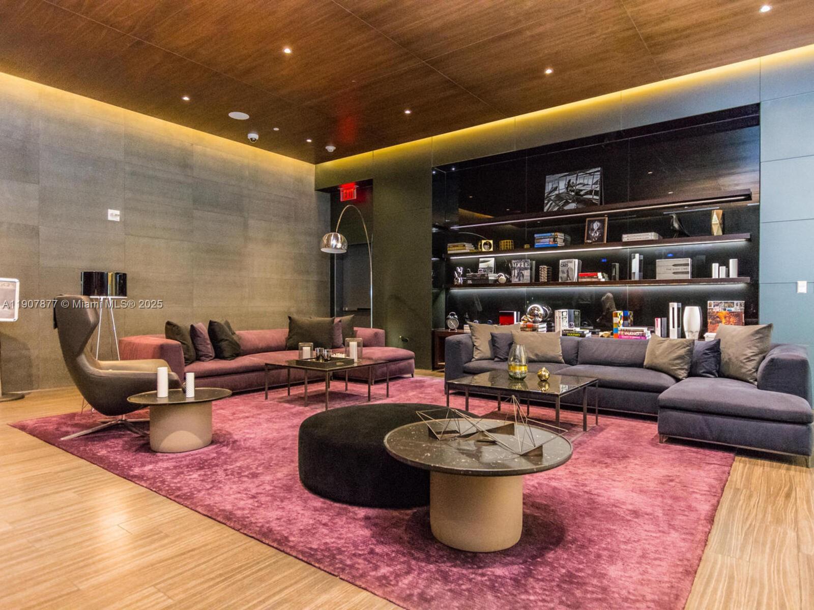 REACH CONDO - Residential