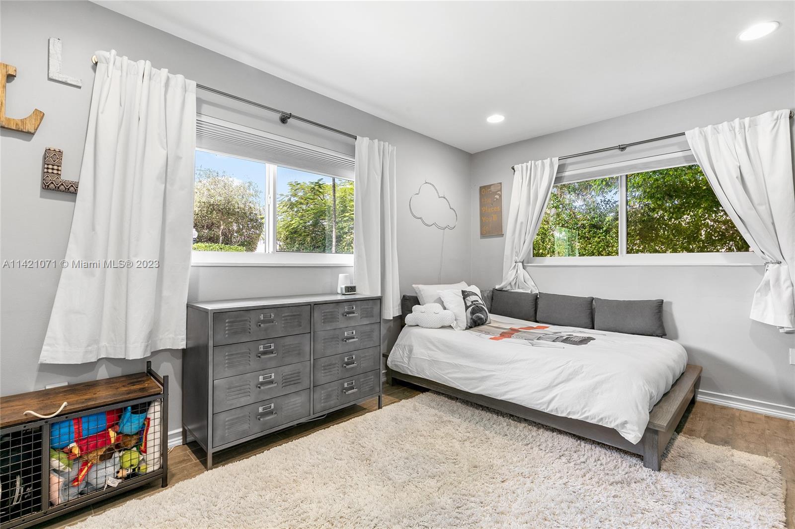 BAY HARBOR ISLAND - Residential