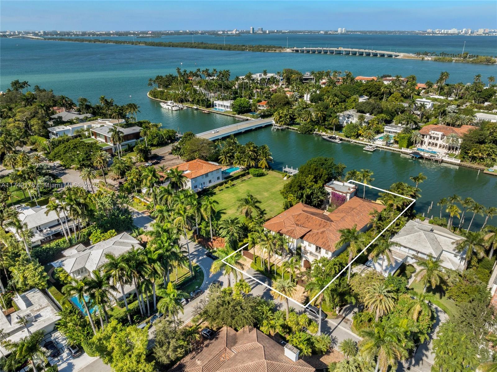 SUNSET ISLANDS - ISLAND N - Residential