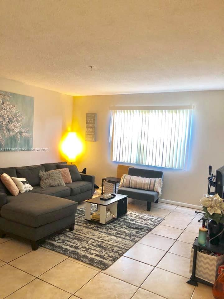 HOLLYWOOD LITTLE RANCHES - Residential Lease