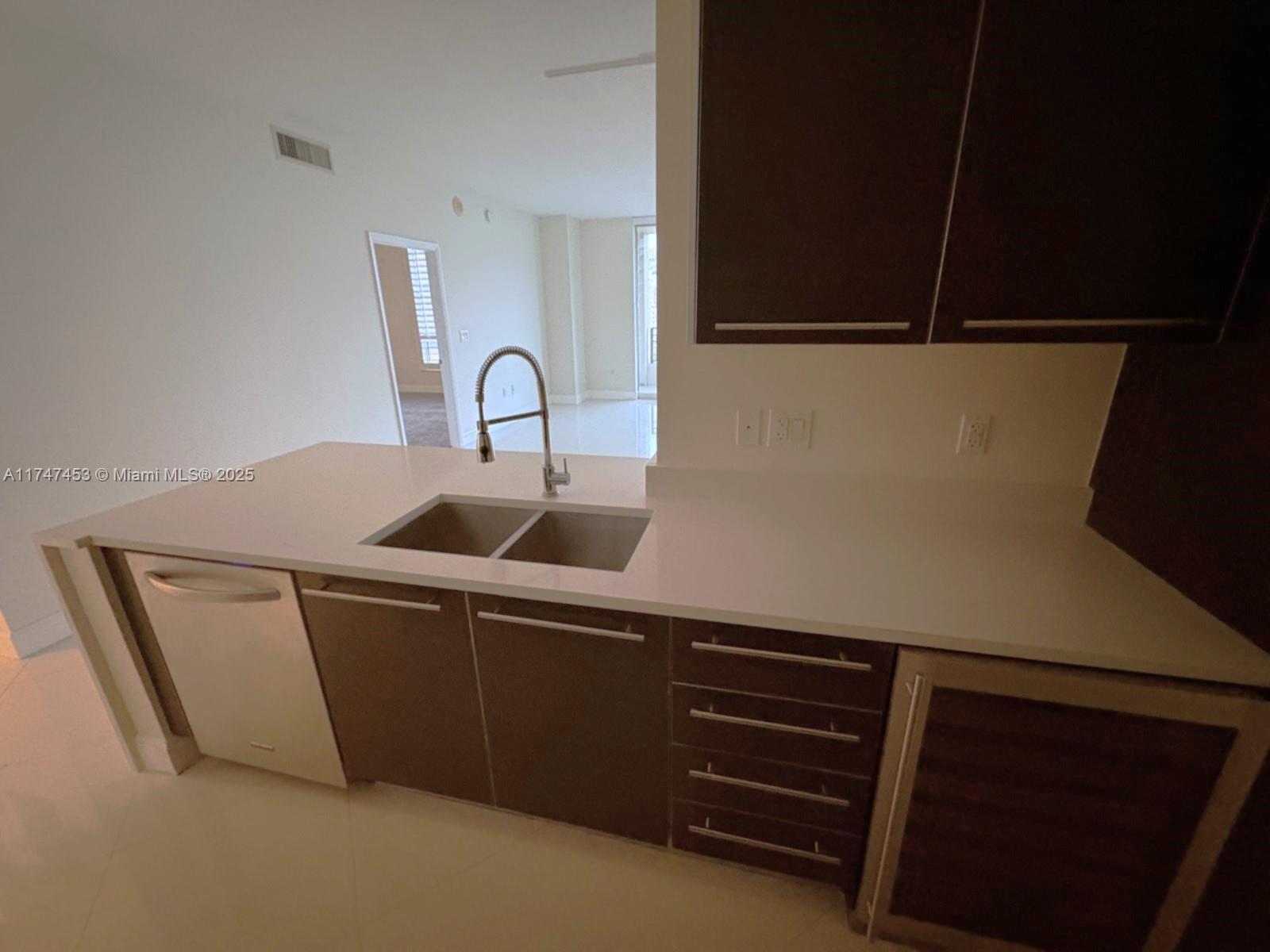 CITYPLACE SOUTH TOWER CON - Residential