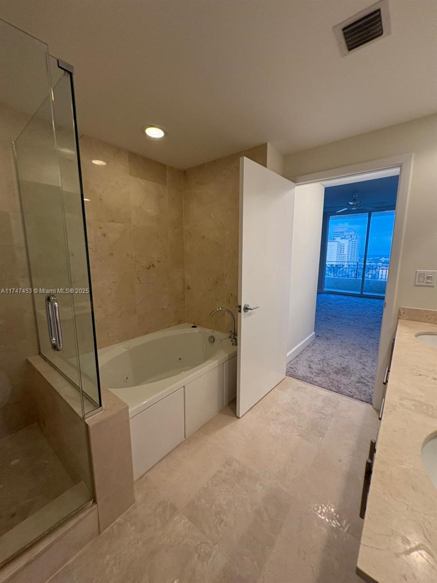CITYPLACE SOUTH TOWER CON - Residential