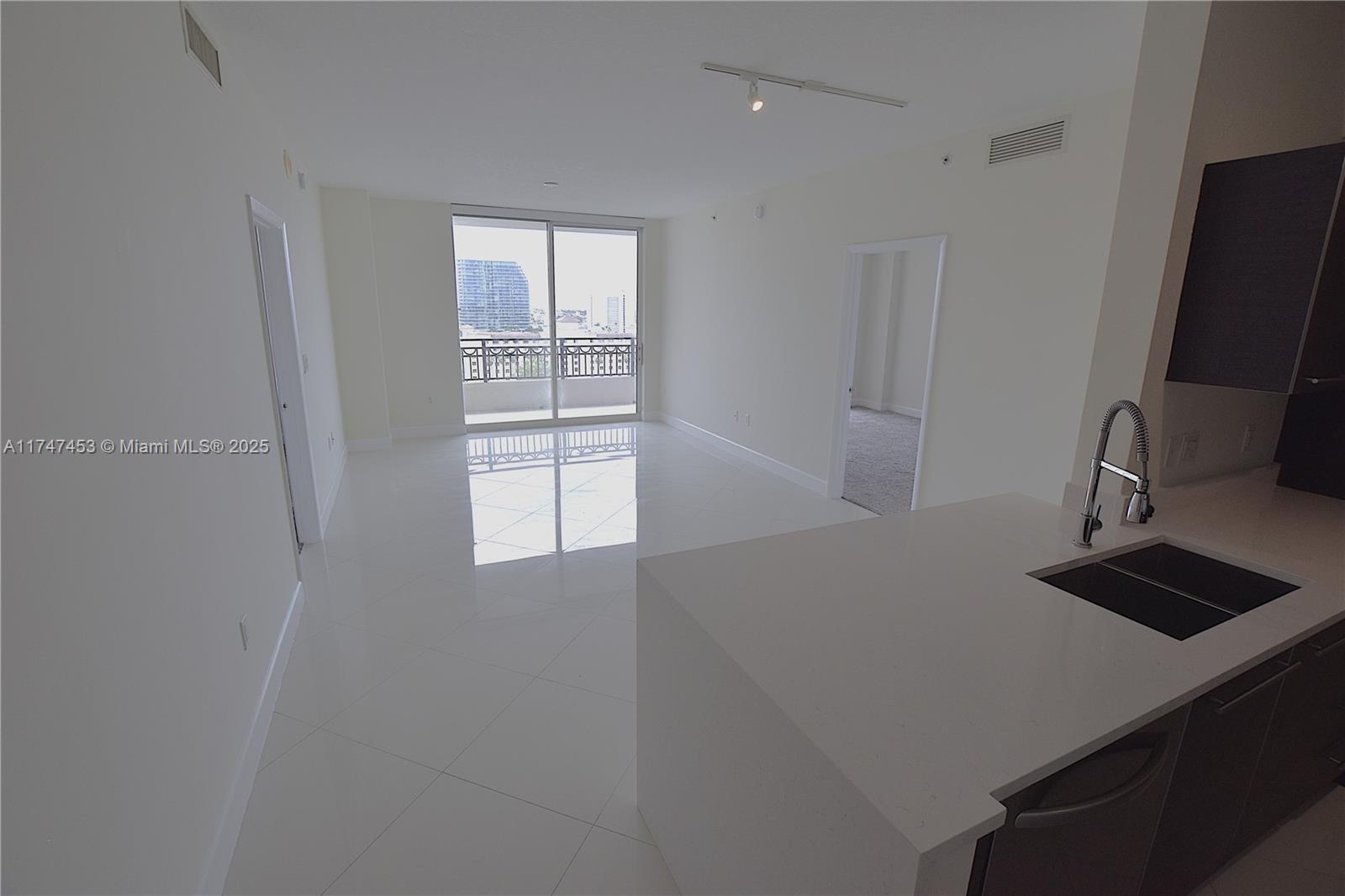 CITYPLACE SOUTH TOWER CON - Residential