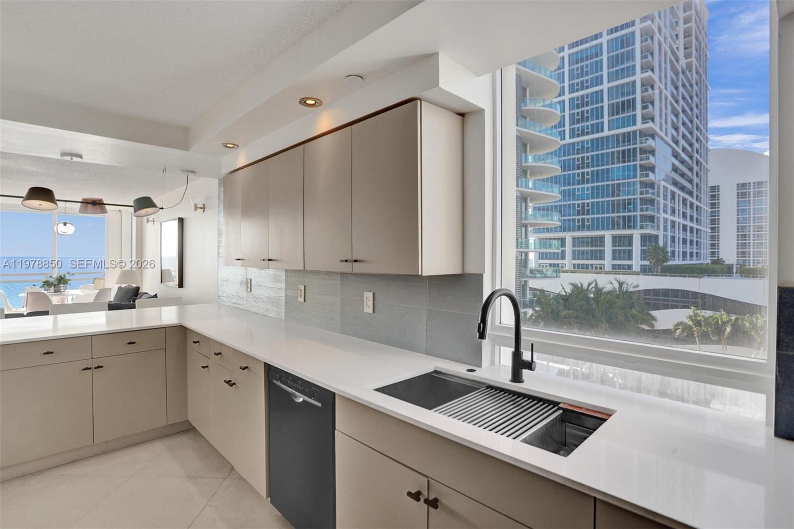 THE COLLINS CONDO - Residential Lease