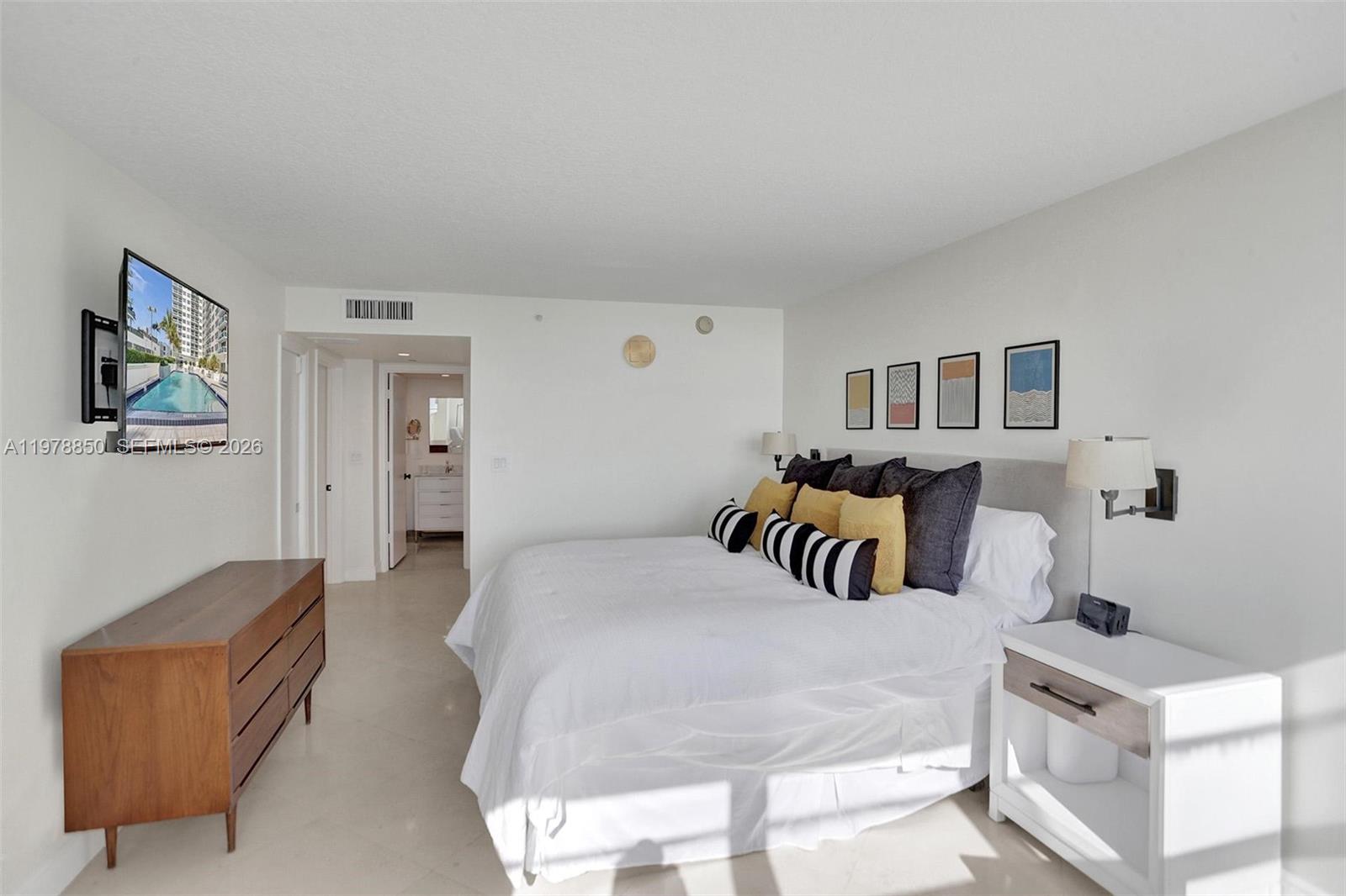 THE COLLINS CONDO - Residential Lease