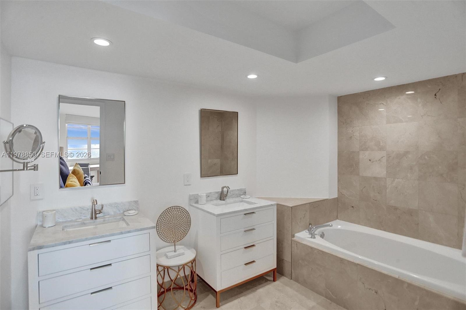 THE COLLINS CONDO - Residential Lease