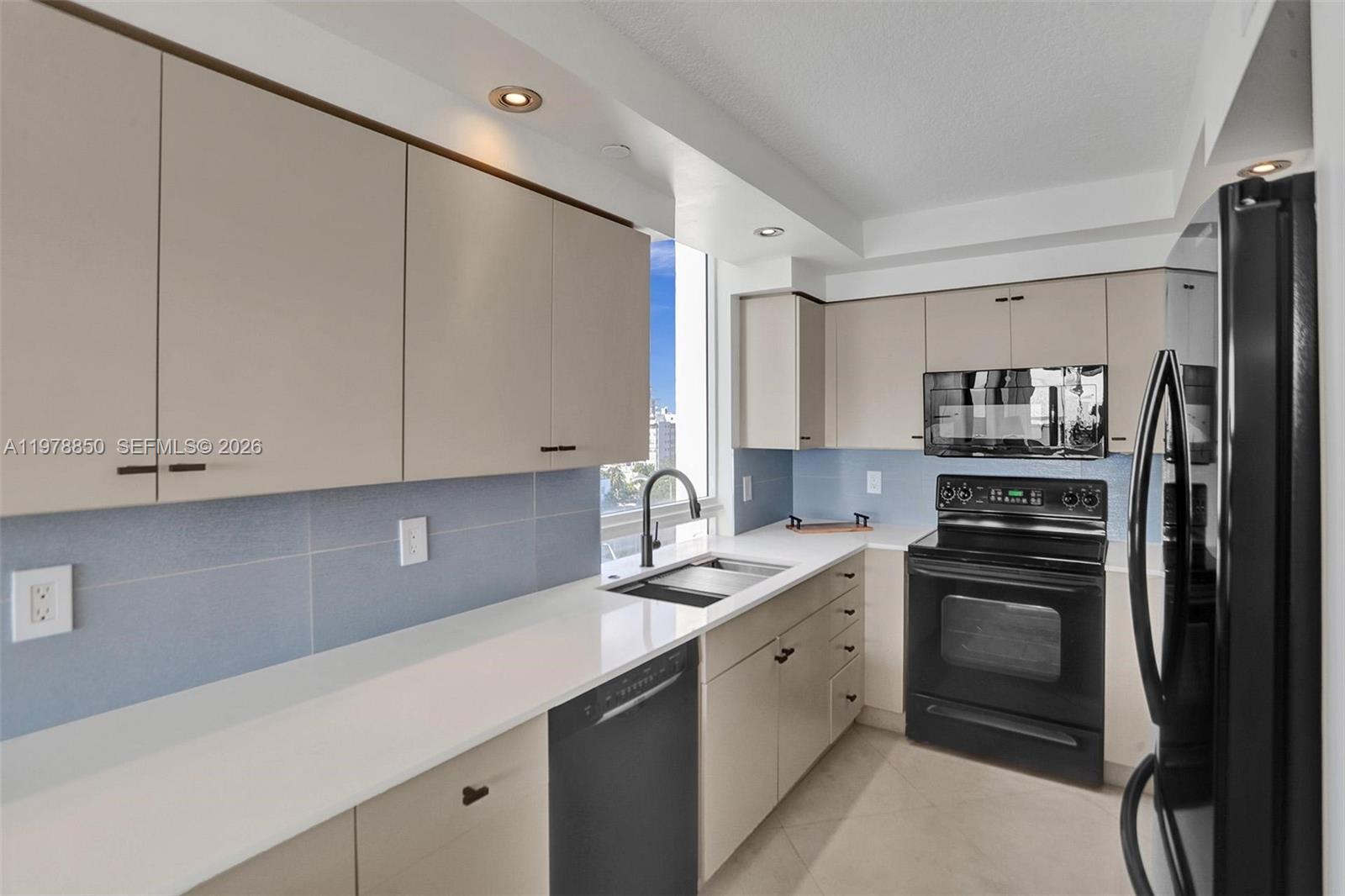 THE COLLINS CONDO - Residential Lease