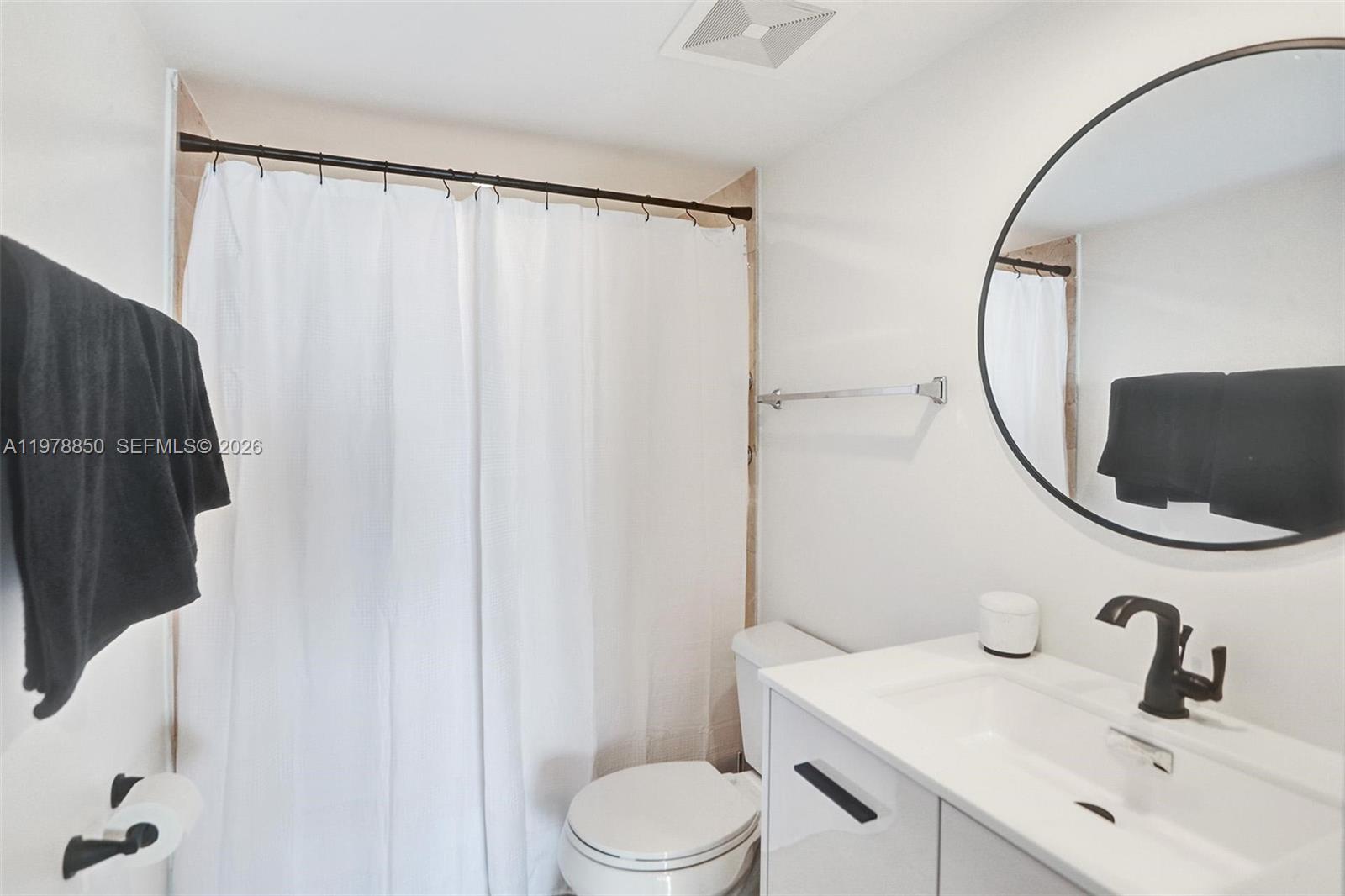 THE COLLINS CONDO - Residential Lease