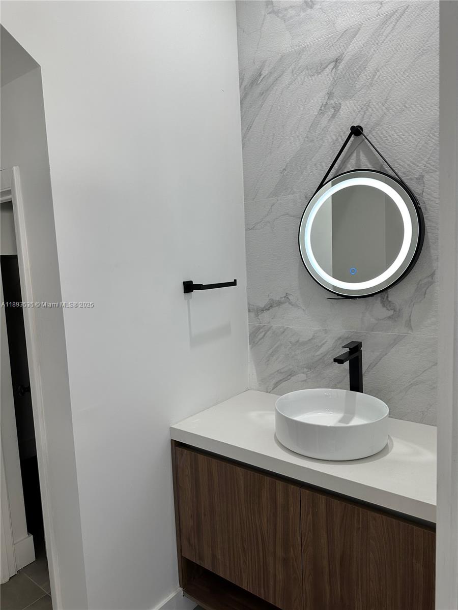 CANAL GROVES - Residential Lease