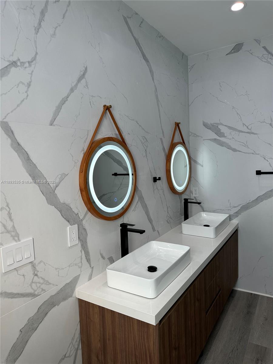 CANAL GROVES - Residential Lease