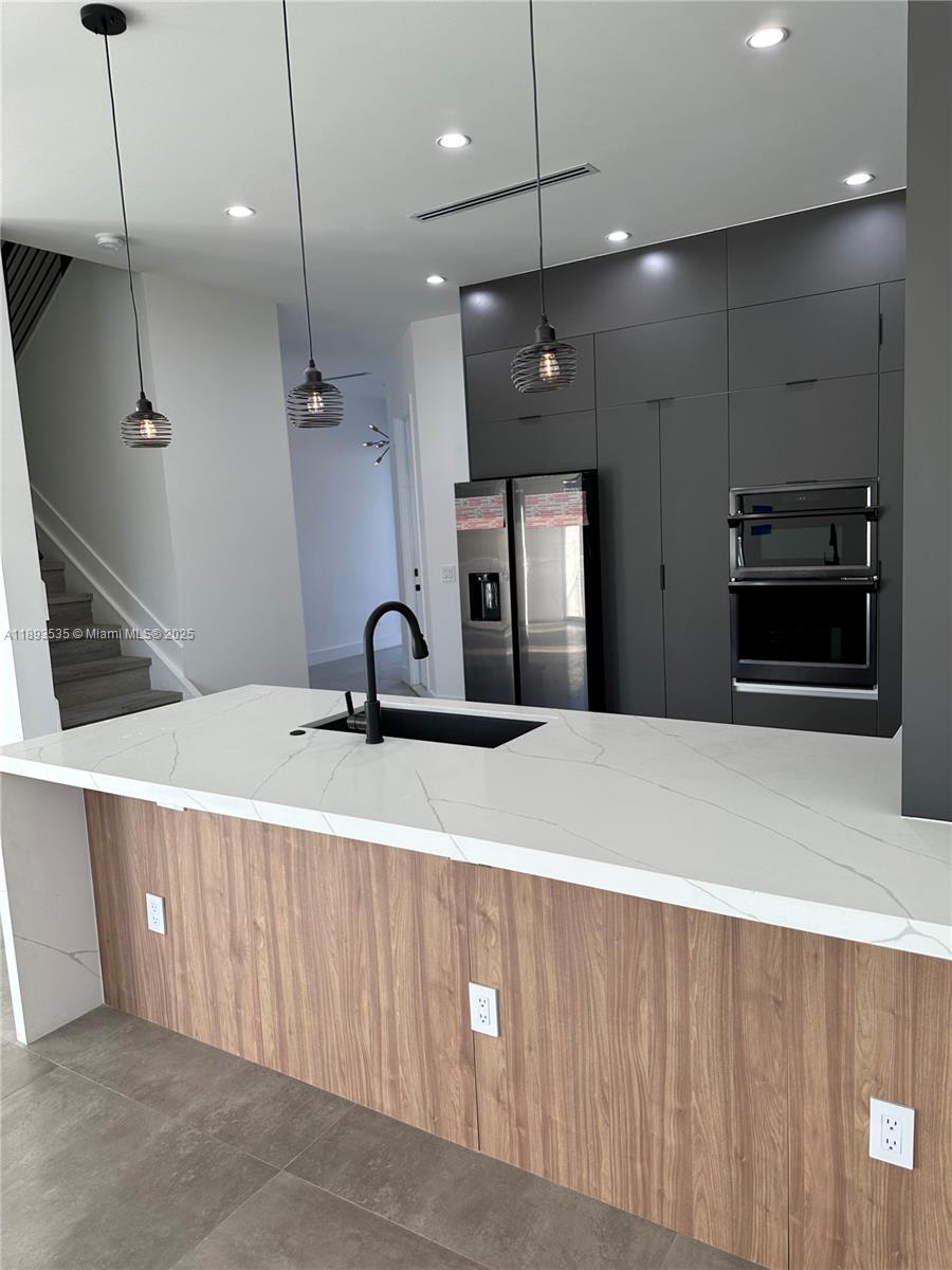 CANAL GROVES - Residential Lease