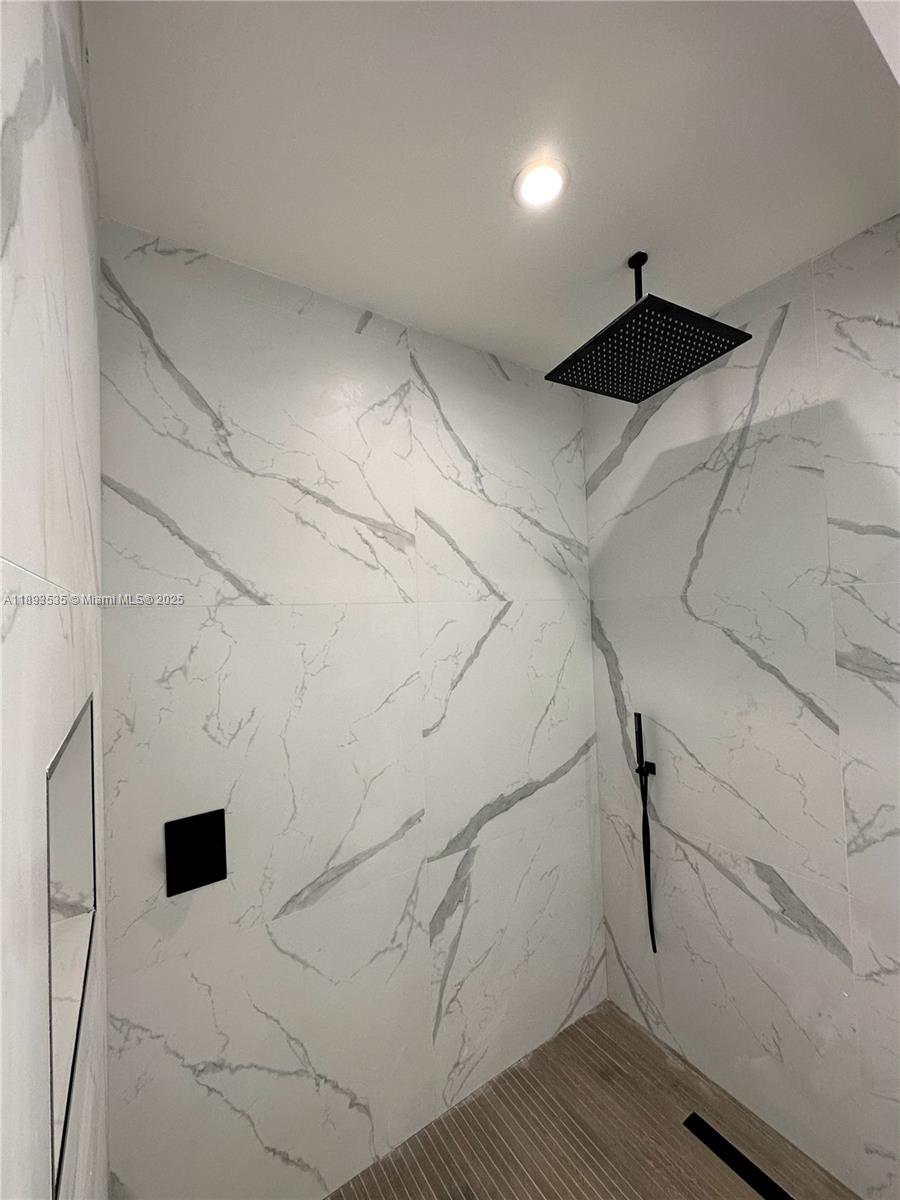 CANAL GROVES - Residential Lease