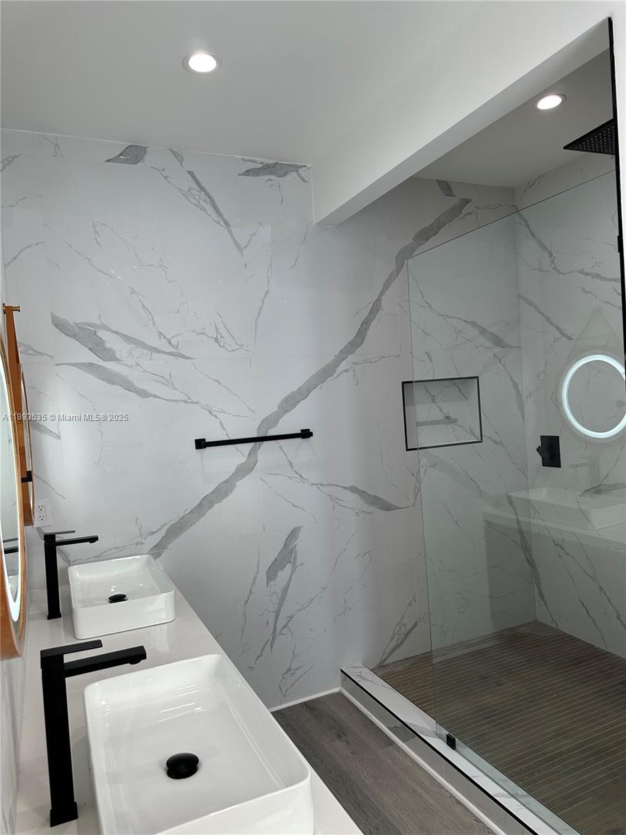 CANAL GROVES - Residential Lease