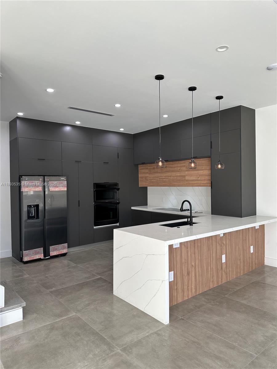 CANAL GROVES - Residential Lease