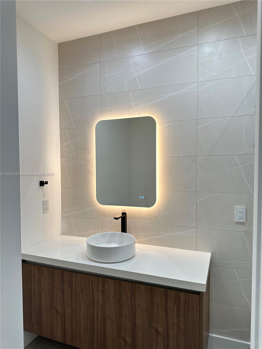 CANAL GROVES - Residential Lease