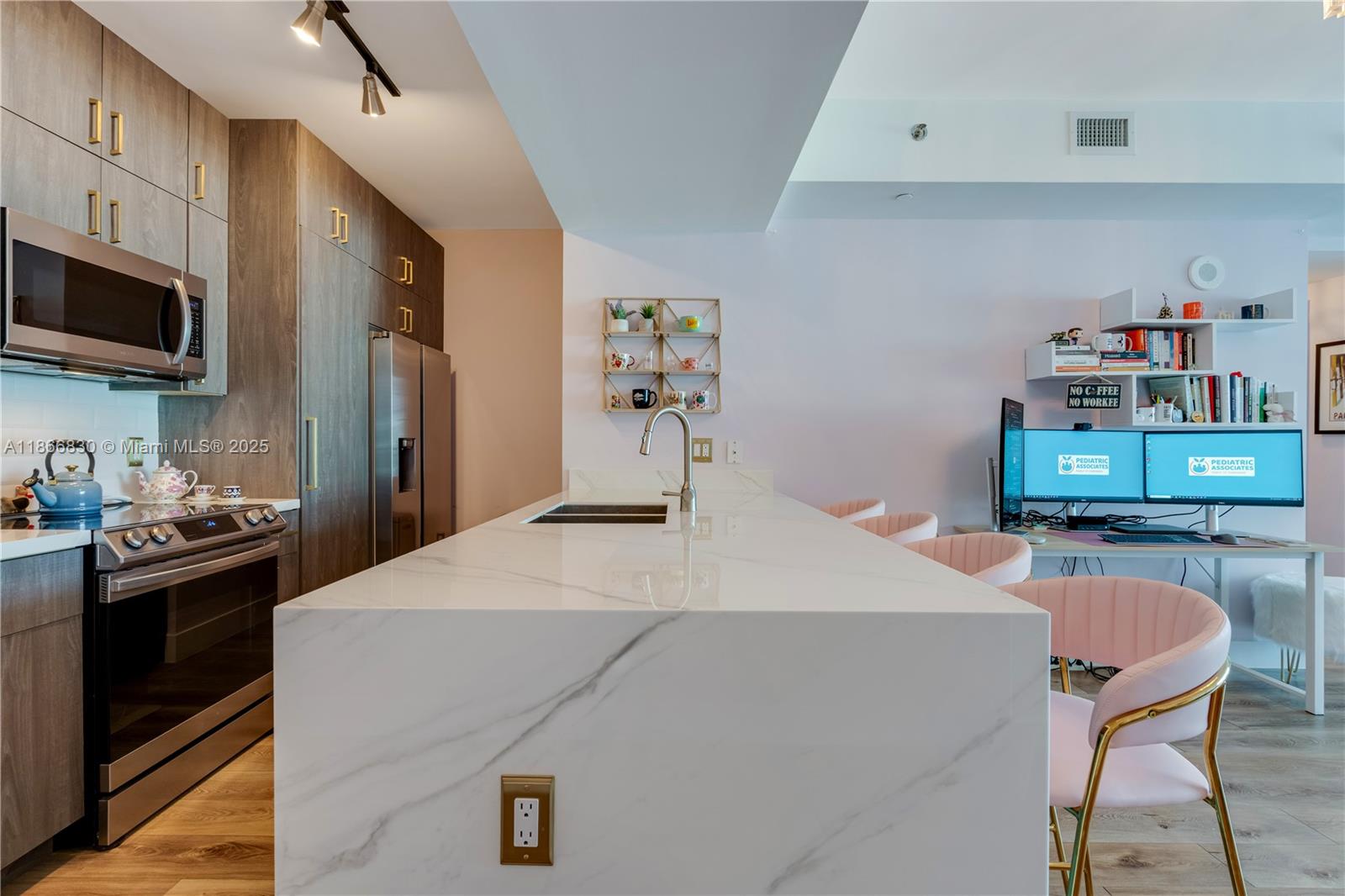 THE PLAZA 901 BRICKELL CO - Residential