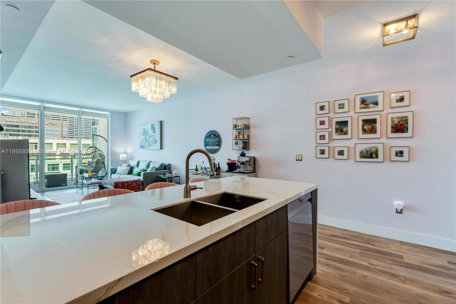 THE PLAZA 901 BRICKELL CO - Residential