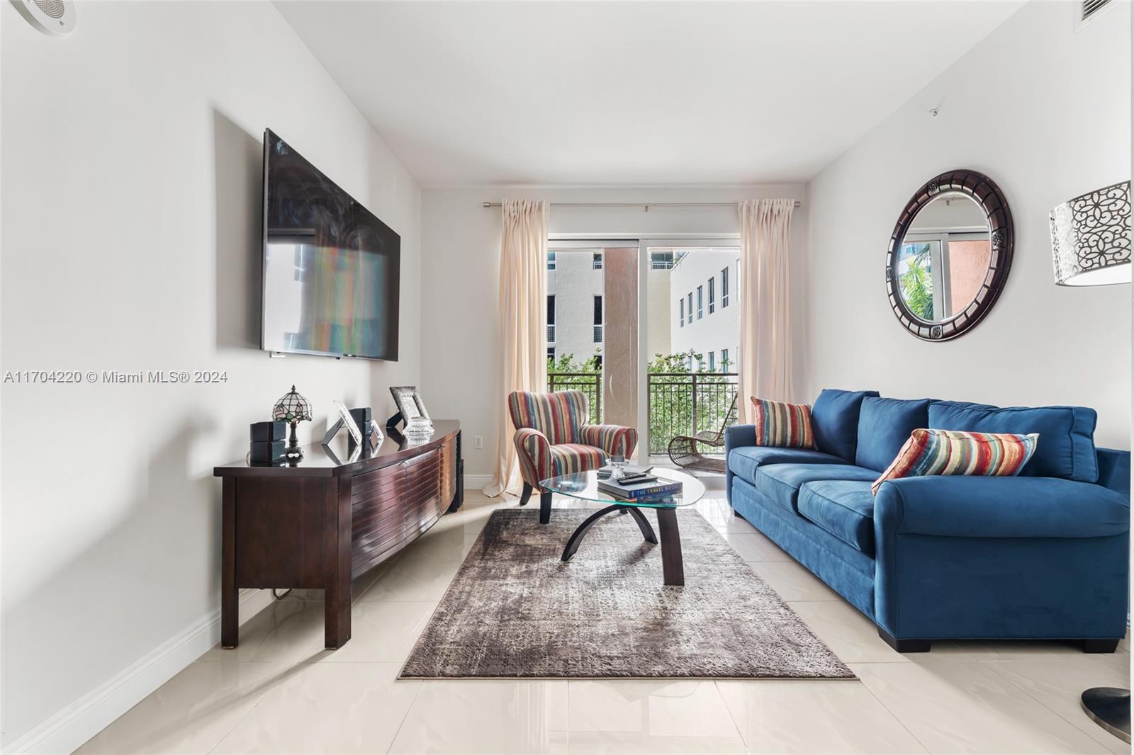 Great spacious unit. 3/2 on gym level. Exit elevator to a lovely garden view. 2 parking spaces. Storage space. Nicely update/. Bright large rooms.