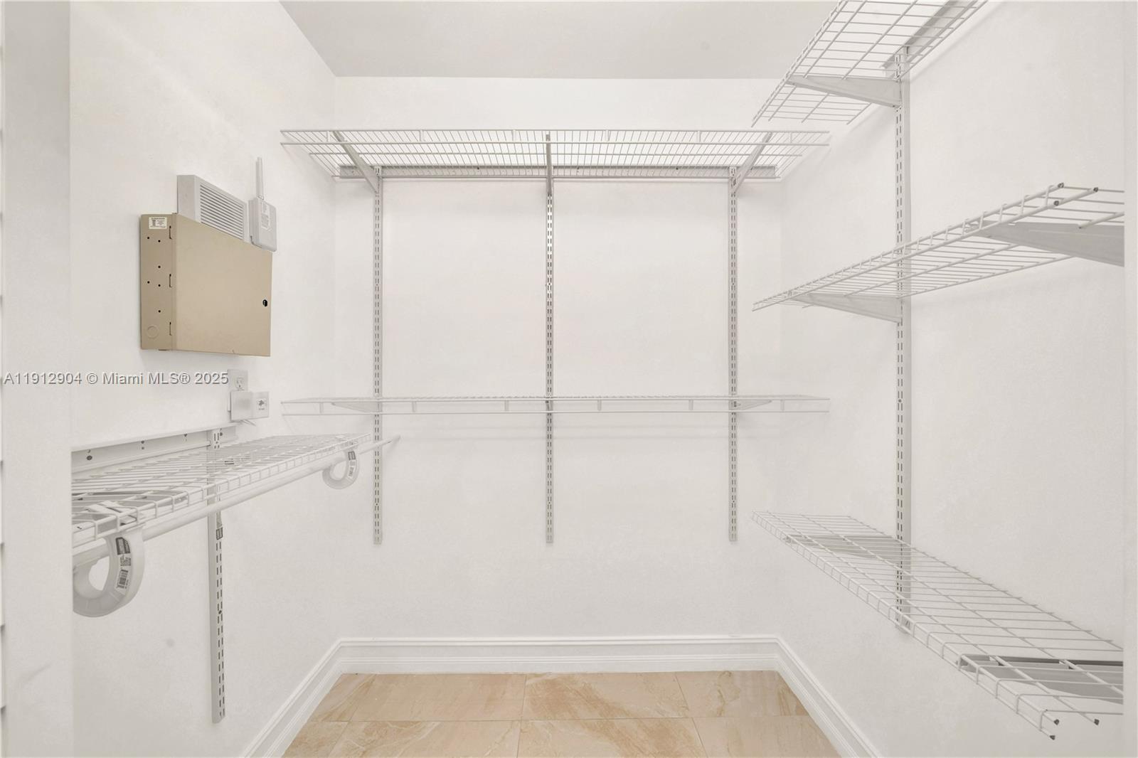 SHOMA HOMES AT TAMIAMI IV - Residential Lease