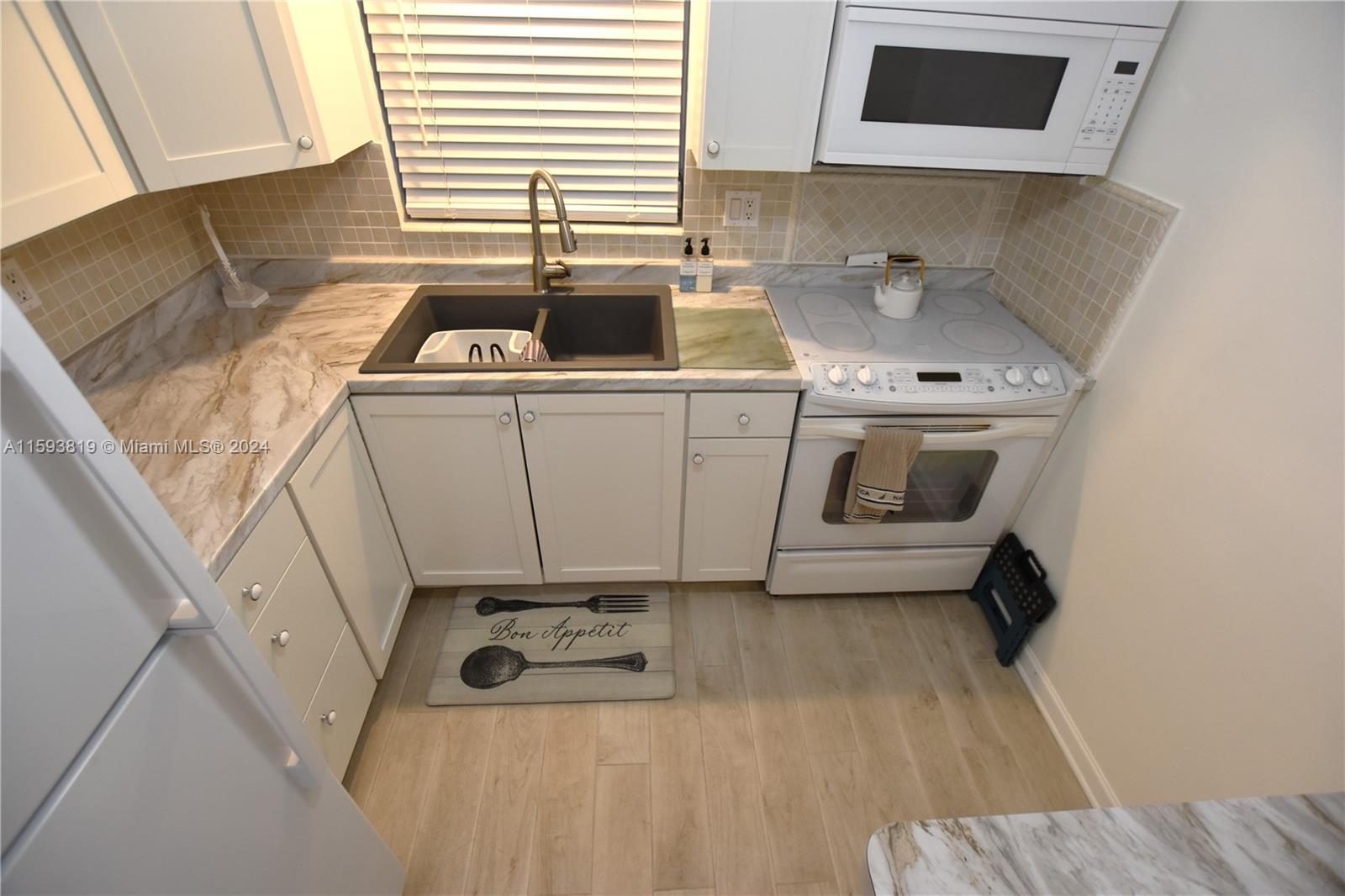 CRESTHAVEN VILLAS CONDO 2 - Residential