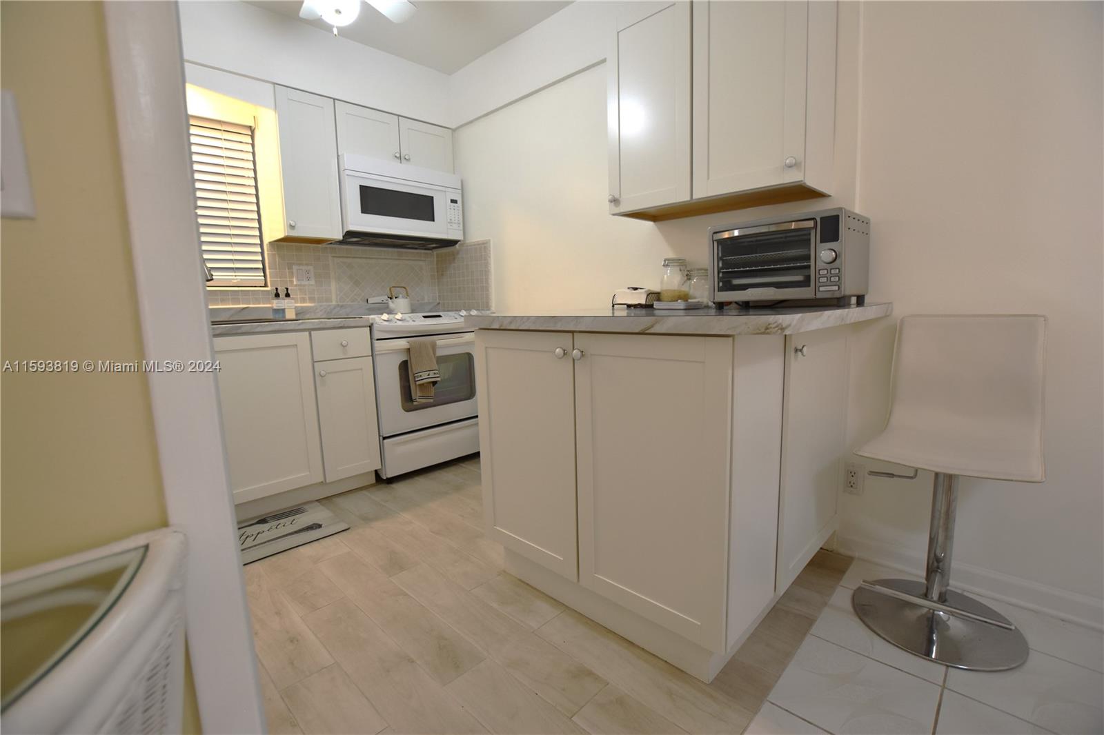 CRESTHAVEN VILLAS CONDO 2 - Residential