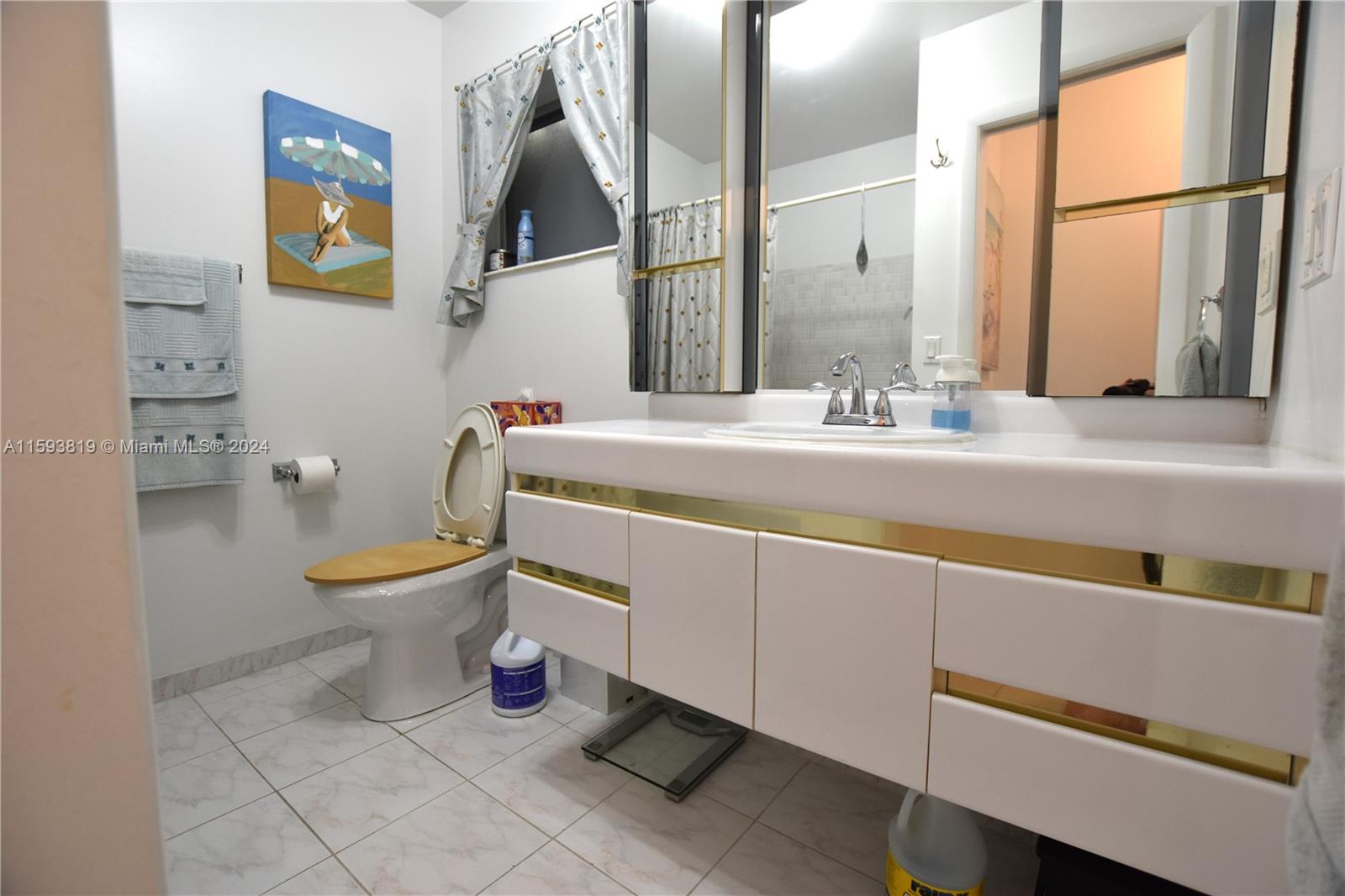 CRESTHAVEN VILLAS CONDO 2 - Residential