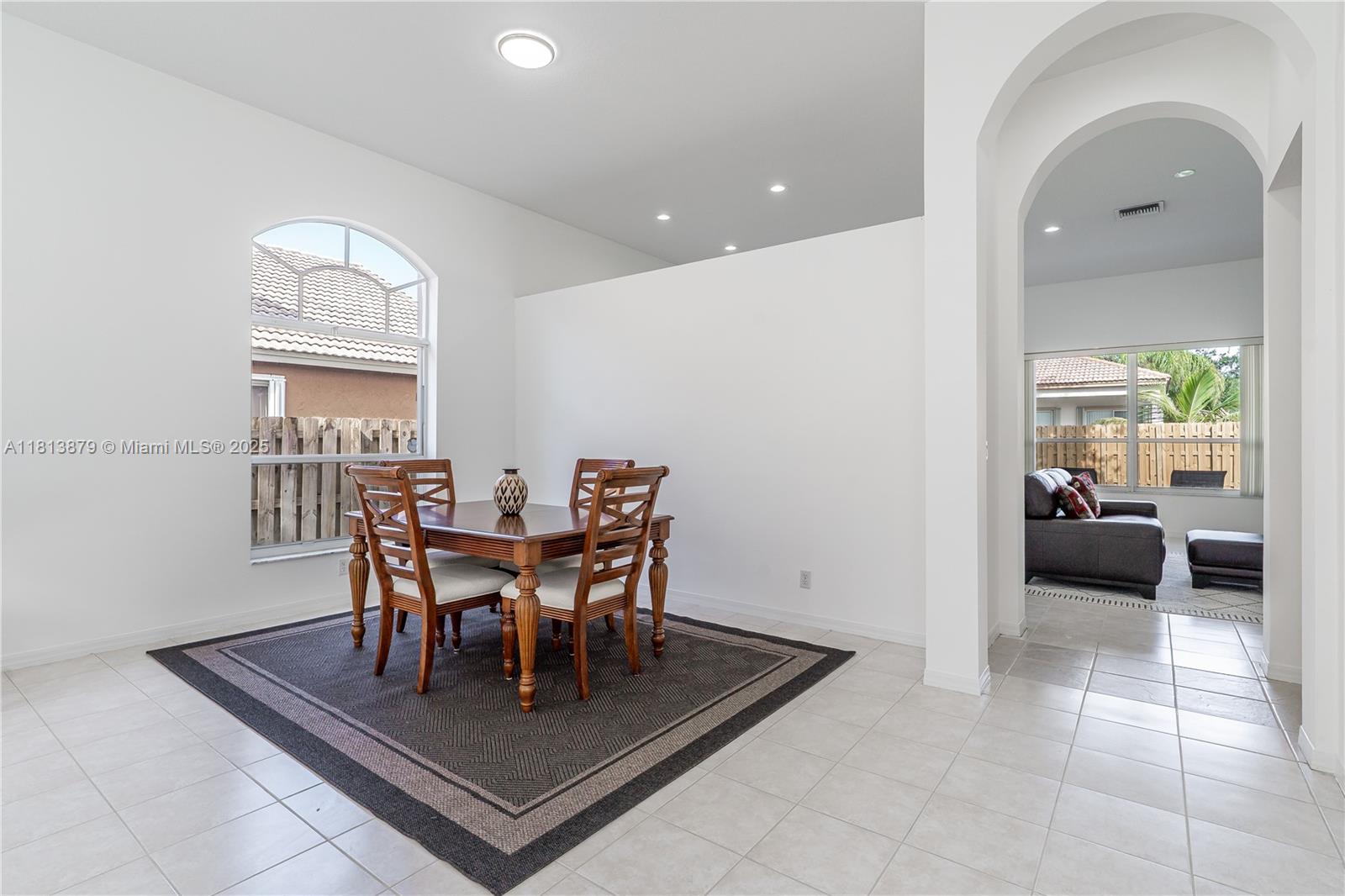 1123 NW 131st Ave, Pembroke Pines, FL, 33028/$675,000 4 1123 NW 131st Ave